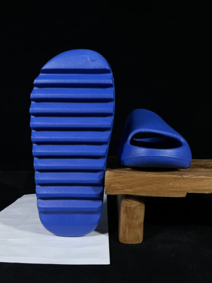 Adidas Yeezy Blue Slide 'Azure' - Image 8