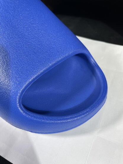 Adidas Yeezy Blue Slide 'Azure' - Image 4