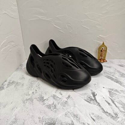 Adidas Yeezy Foam Runner 'Onyx' - Image 8