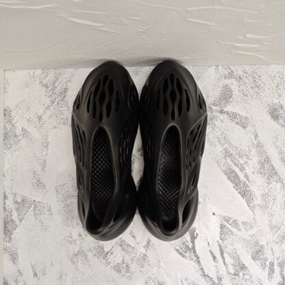 Adidas Yeezy Foam Runner 'Onyx' - Image 4